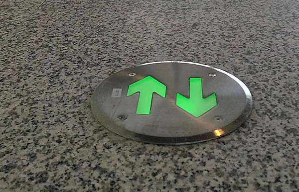 智能疏散系統(tǒng)如何確保疏散指示的清晰度和可見性？